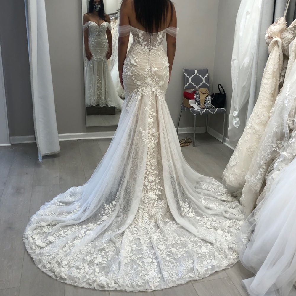 SOLD - Gorgeous Martina Liana wedding gown